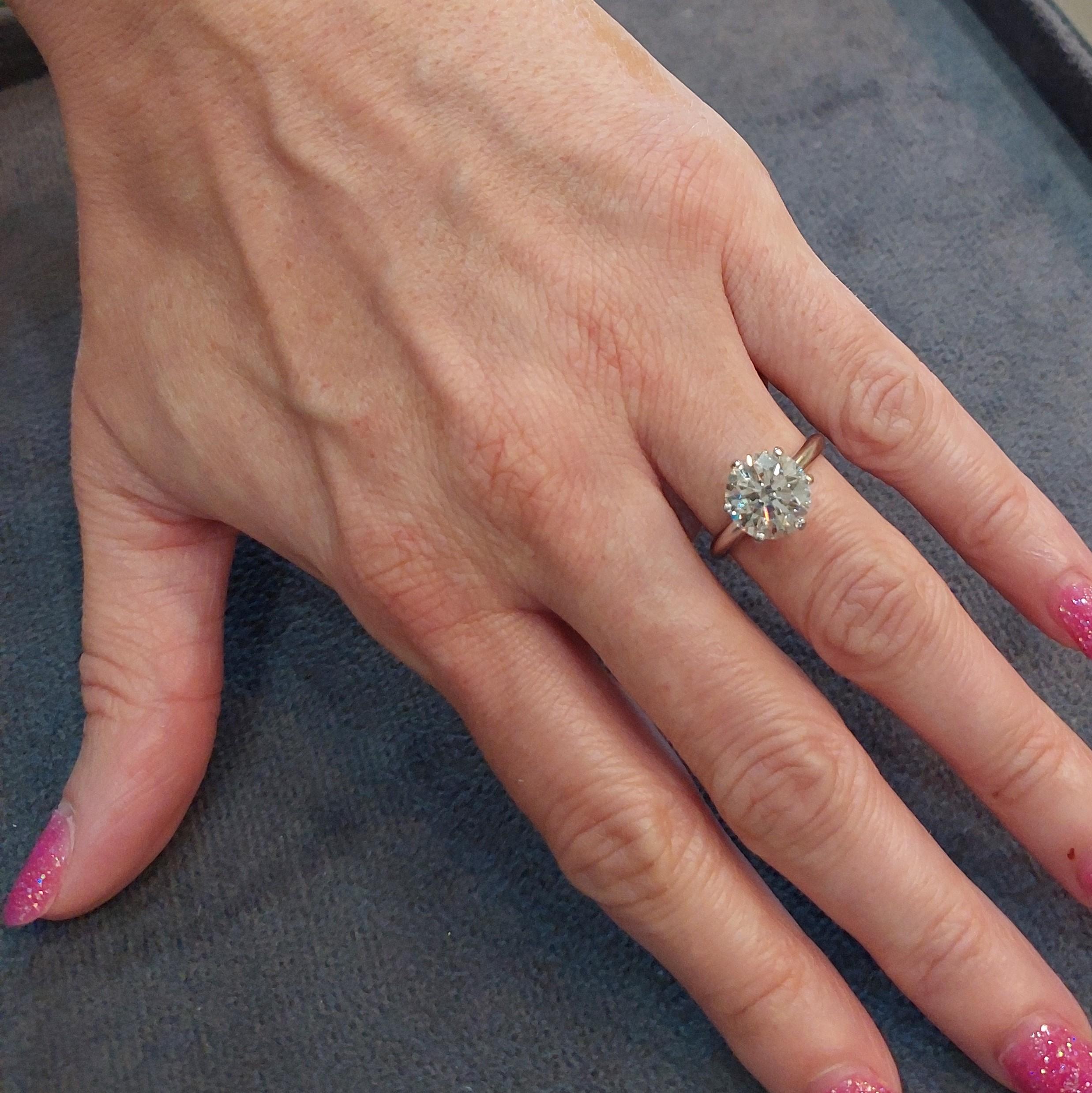 Round Cut Tiffany & Co  3.12 Carats   E/IF Round Brilliant Cut Engagement Ring For Sale