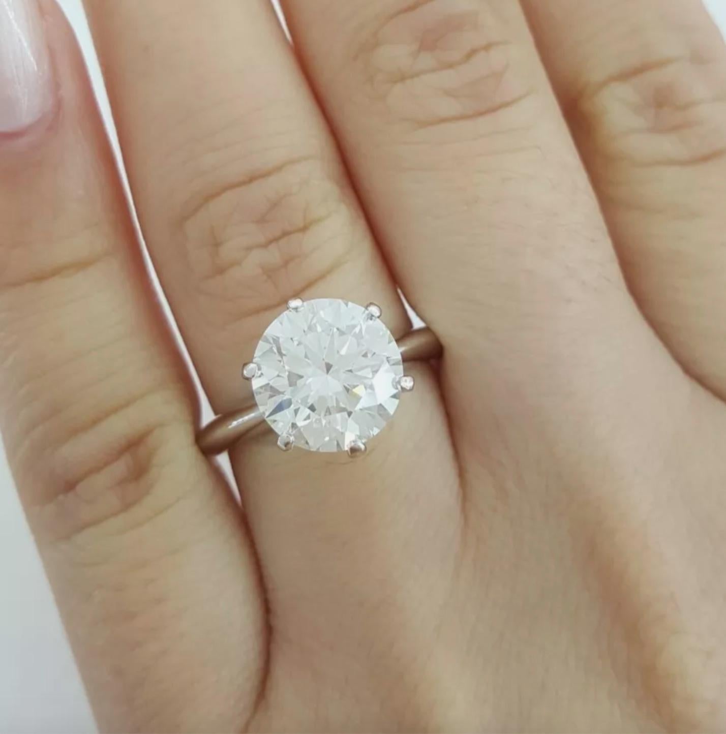 Verlobungsring von Tiffany & Co. mit 3.15 Karat rundem Diamanten im Brillantschliff im Zustand „Hervorragend“ im Angebot in Chicago, IL