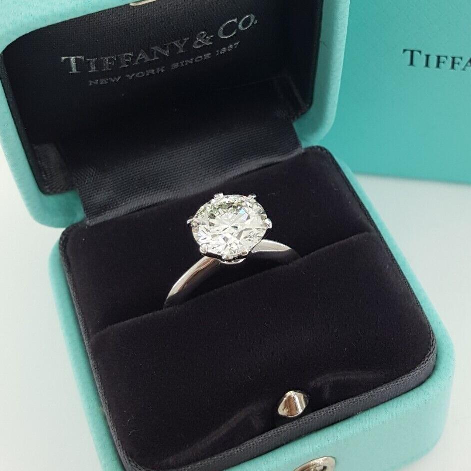 Donna Anello di fidanzamento in platino con diamante rotondo da 3,15 carati di Tiffany & Co. in vendita