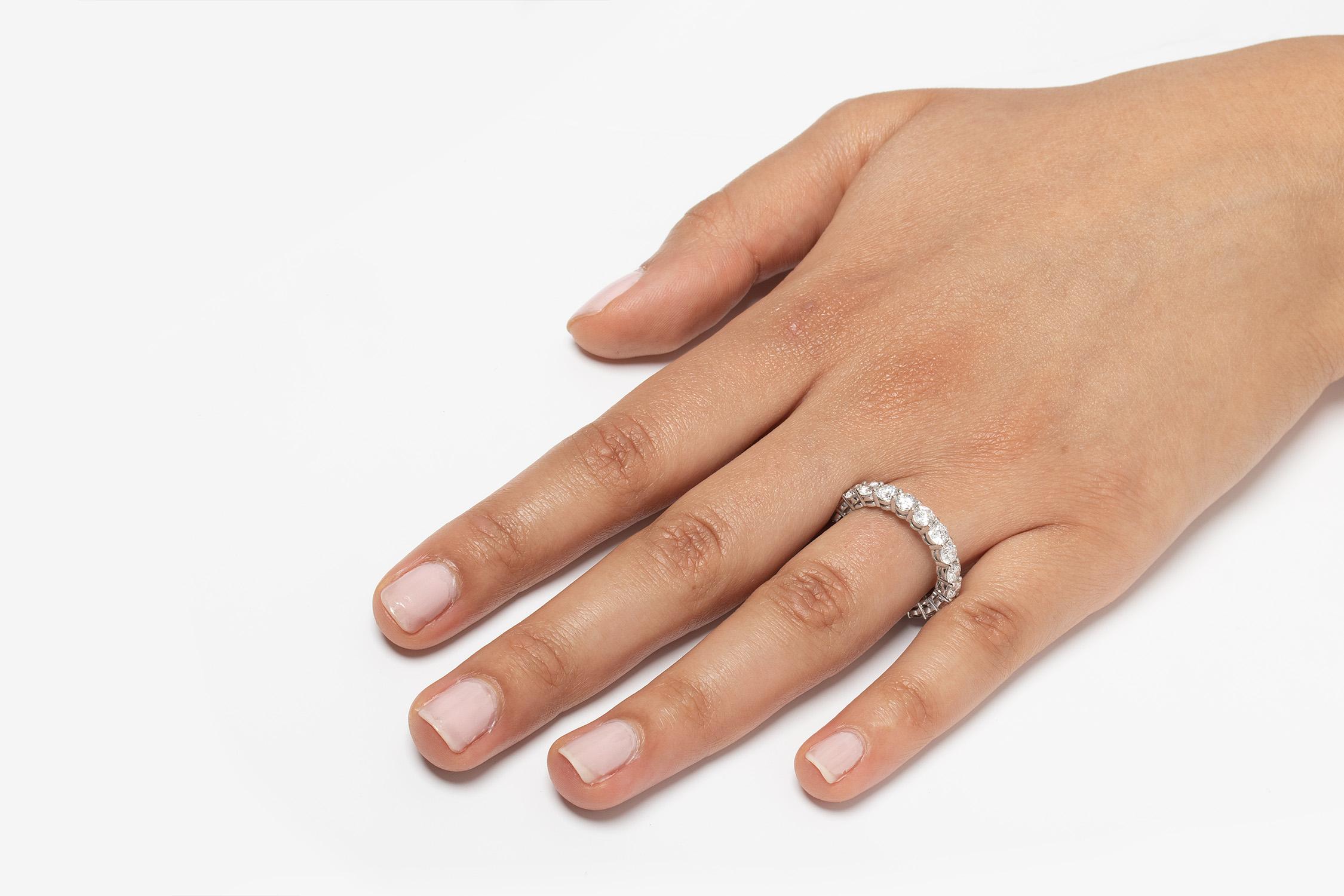 Tiffany & Co 3.18ct Diamond 'Embrace' Full Eternity Ring (bague d'éternité) Bon état - En vente à London, GB