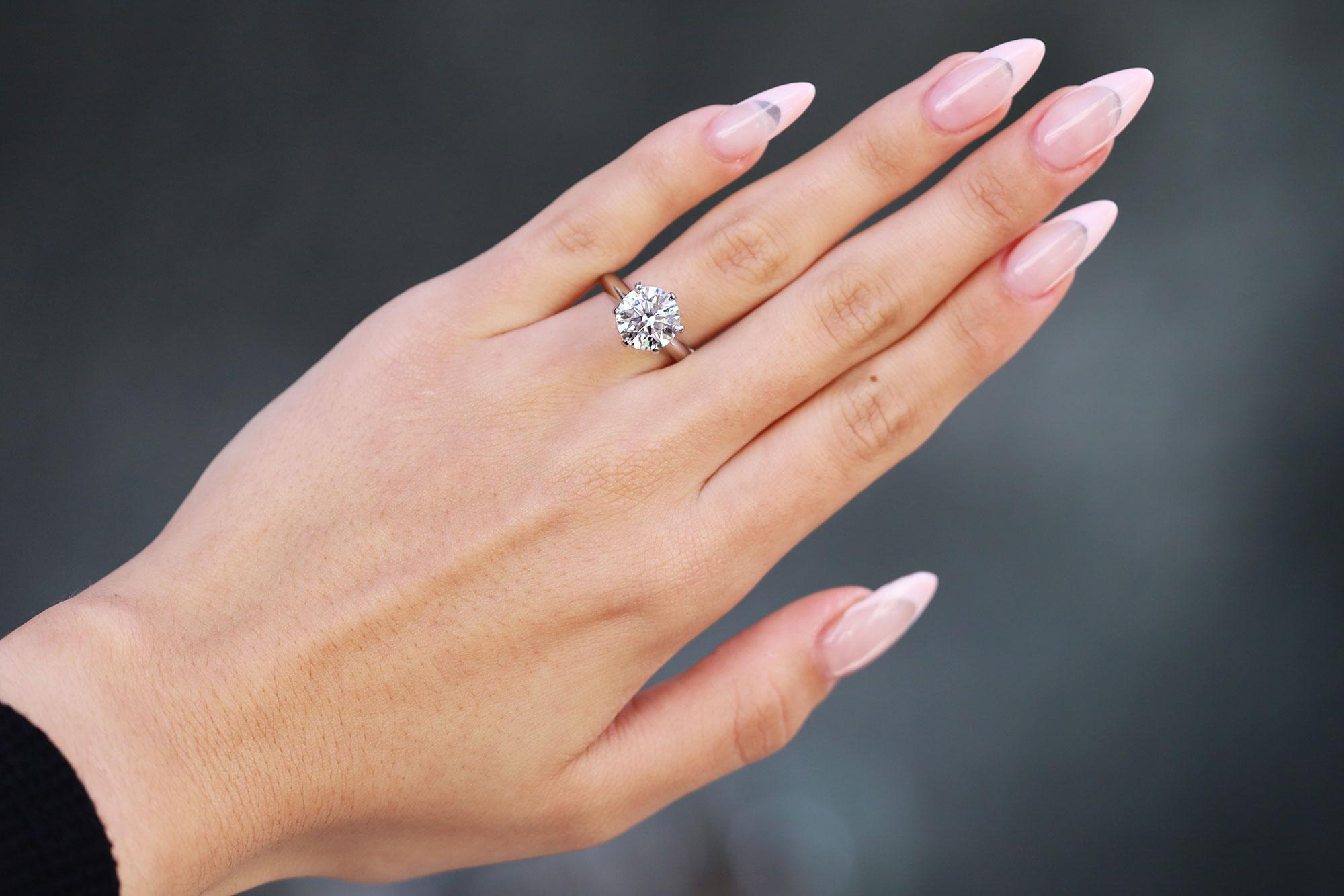 Contemporain Tiffany & Co, bague de fiançailles solitaire ronde brillante de 3,24 carats certifiée GIA en vente