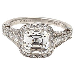 Tiffany & Co. Anello aureolato in platino con diamanti tondi e brillanti a cuscino da 3,54 carati