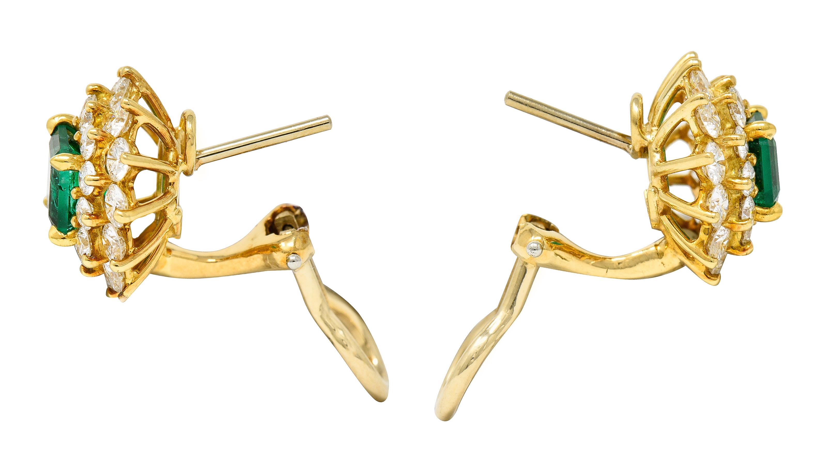 Tiffany & Co. 3,58 Karat Smaragd-Diamant-Cluster-Ohrringe aus 18 Karat Gold im Angebot 1
