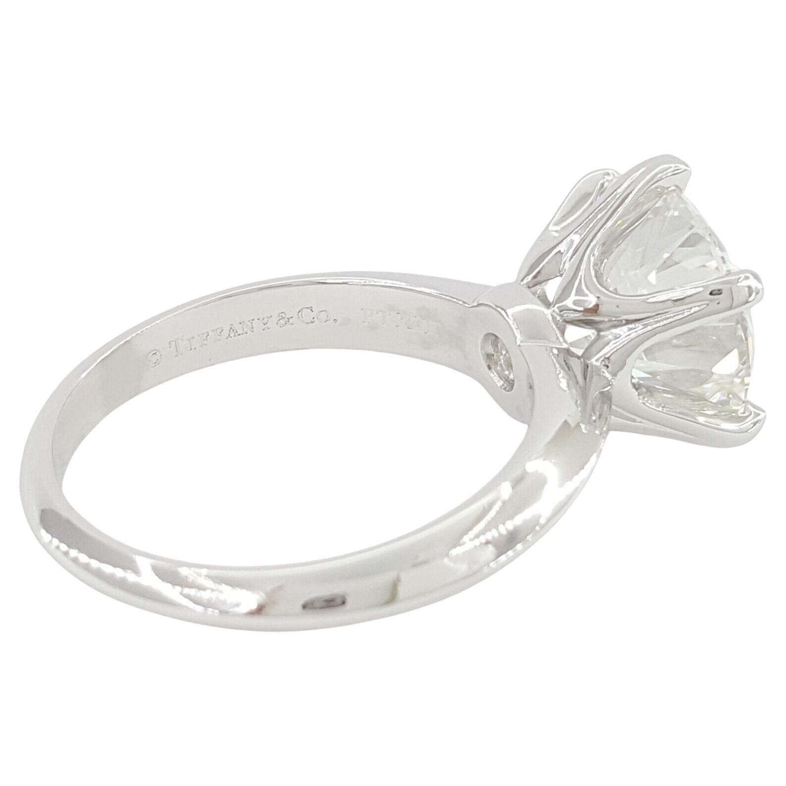 Tiffany & Co. 3.60 Karat Platin Diamant-Verlobungsring mit rundem Brillantschliff (Rundschliff) im Angebot