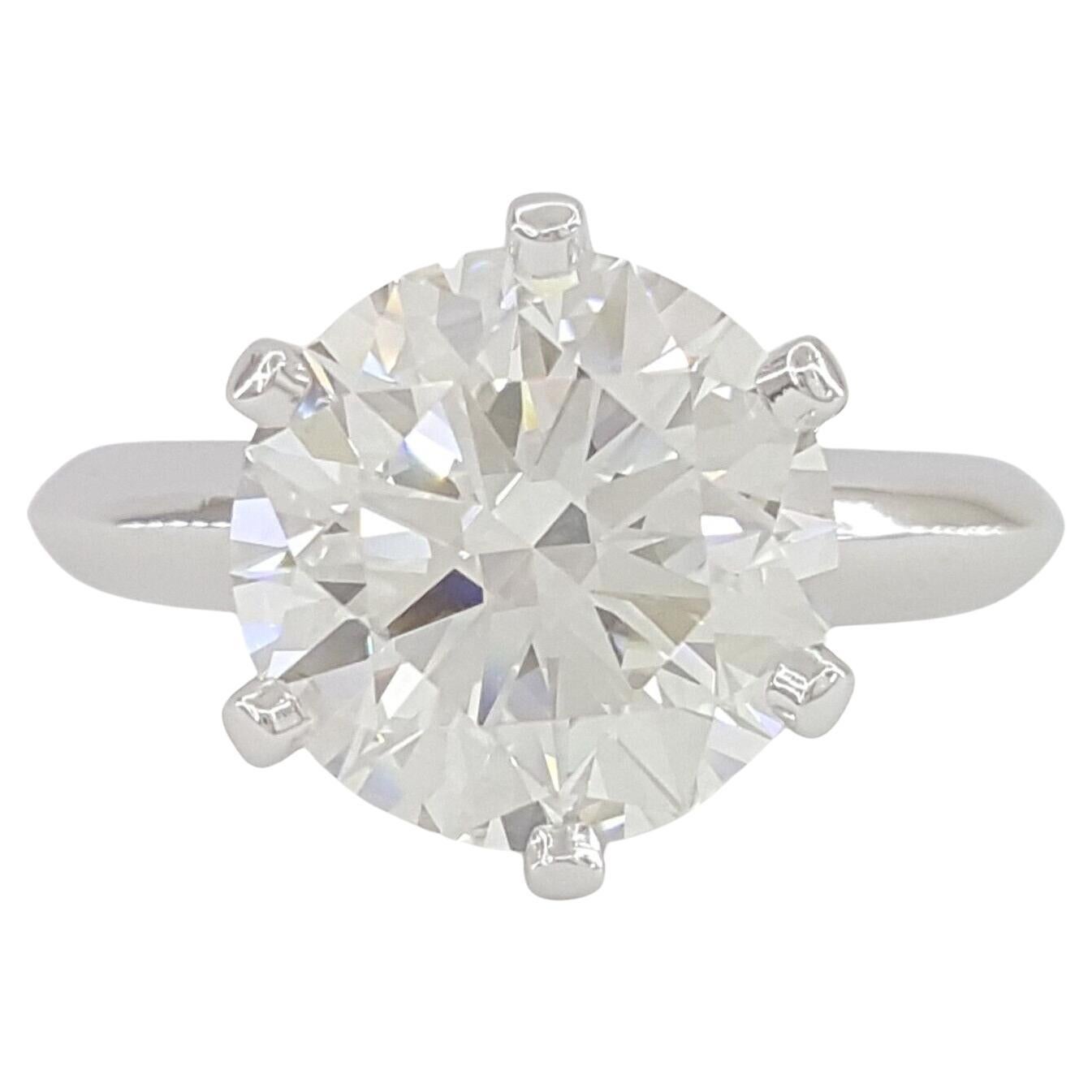 Tiffany & Co. 3.60 Karat Platin Diamant-Verlobungsring mit rundem Brillantschliff im Zustand „Neu“ im Angebot in Rome, IT