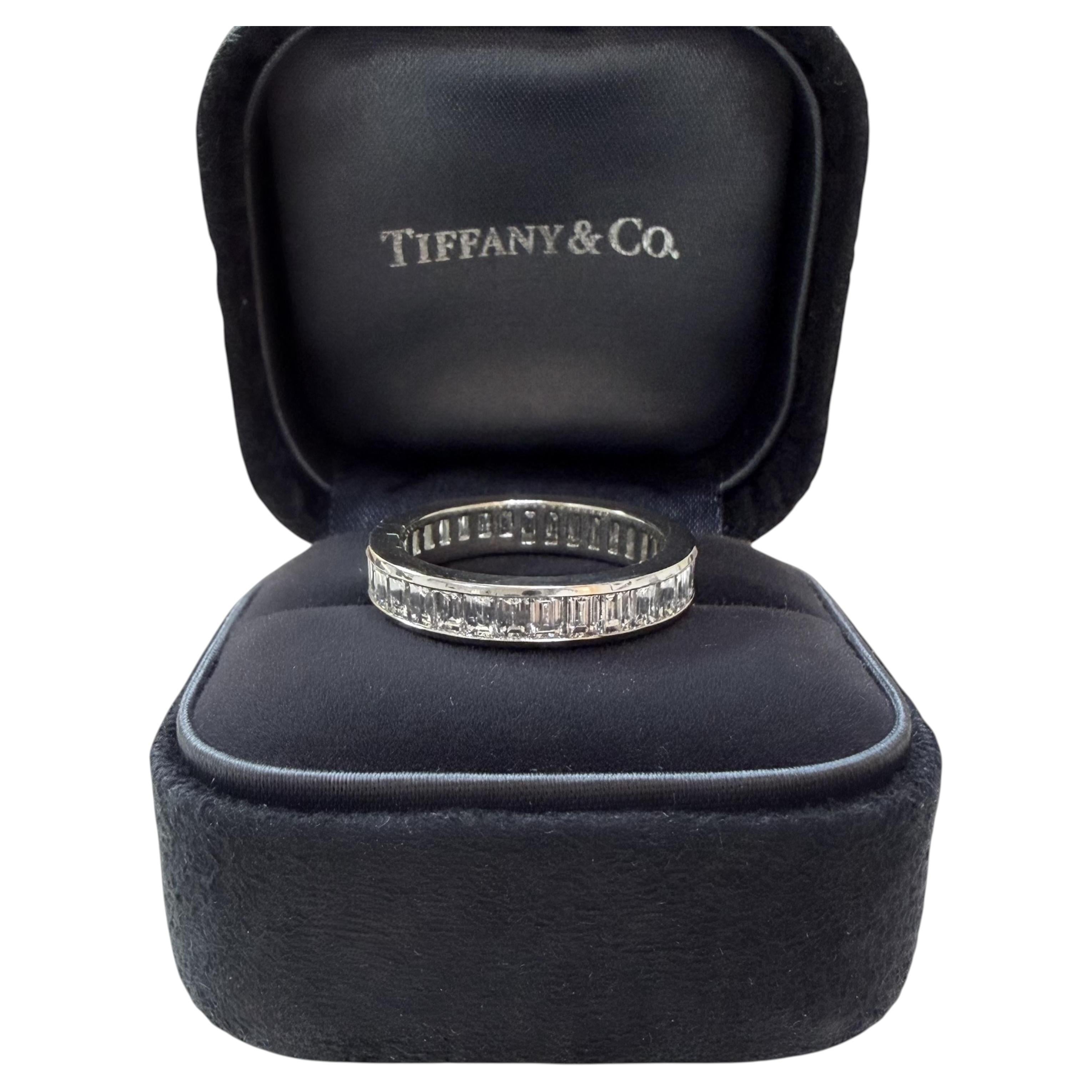 Tiffany & Co., Ewigkeitsring mit Diamanten im Baguette-Schliff, 3,60 Karat