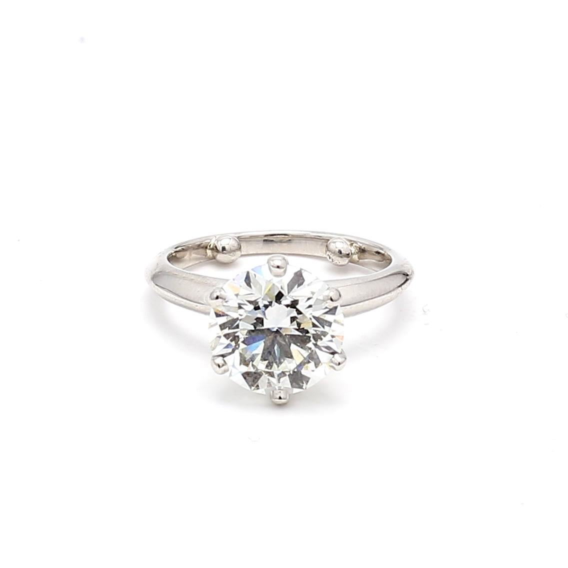Progettista:
Tiffany & Co.
Titolo:
Tiffany & Co. Anello di fidanzamento in platino con diamante tondo e brillante I VVS2 da 3,72 carati
Stile:
Fidanzamento
Metallo:
Platino
Gemma 1:
Diamante da 3,72 carati
Numero di