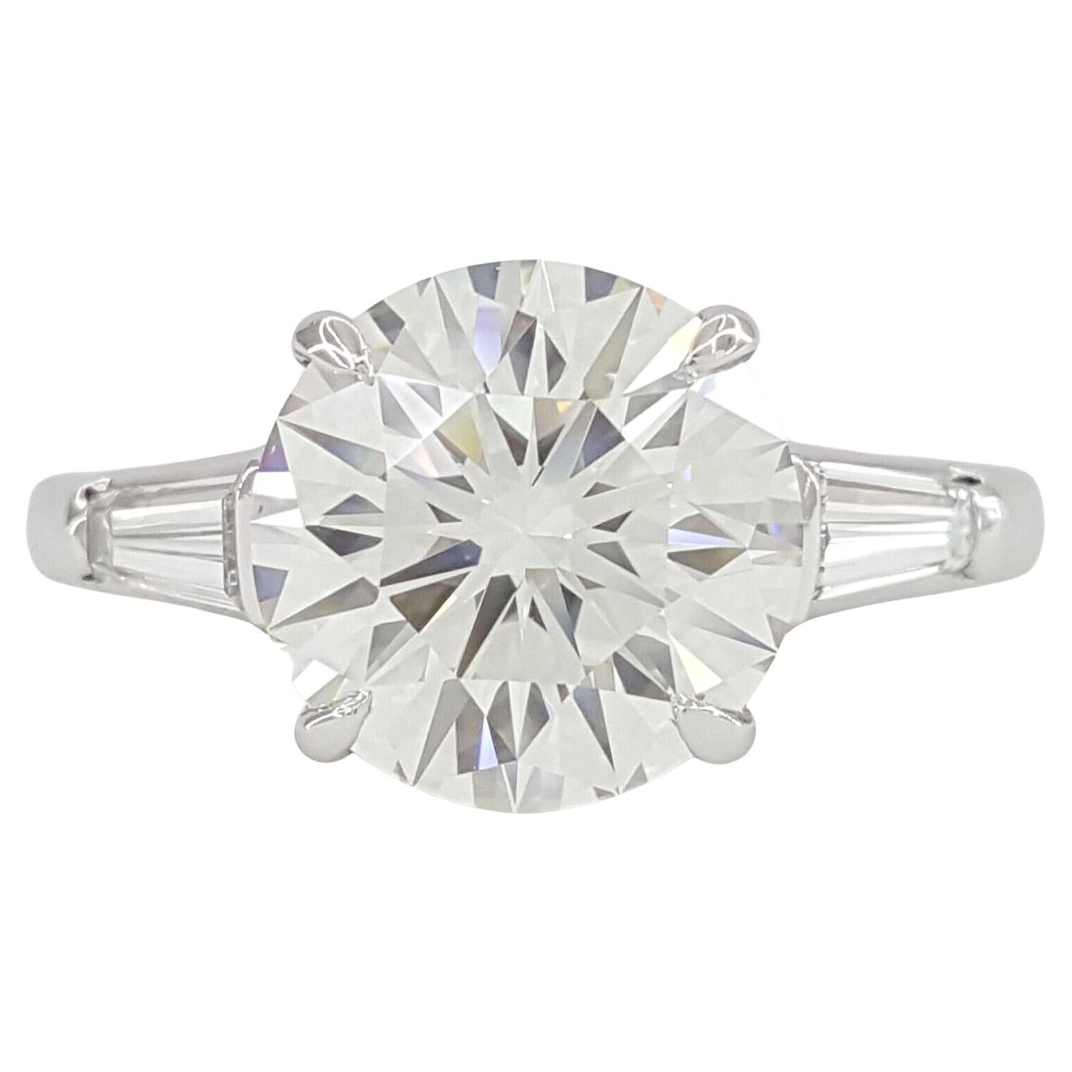 Taille ronde  Tiffany & Co. Bague en platine avec diamant rond taillé en brillant d'un poids total de 3.83 ct en vente