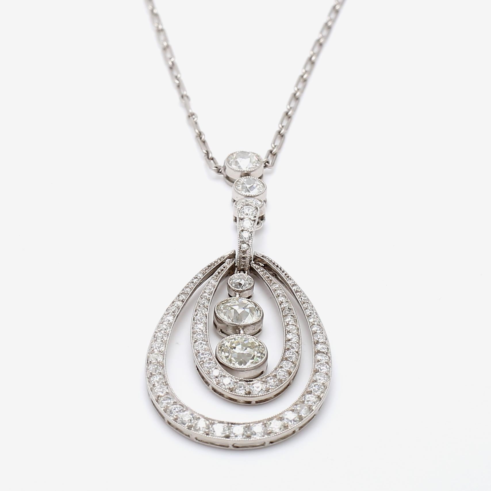 Progettista:
Tiffany & Co.


Titolo:
Tiffany & Co. Collana con ciondolo in platino da 3,88 carati con diamante tondo Brilliante F VS1


Stile:
Ciondolo


Metallo:
Platino


Gemma 1:
Diamante da 1,5 carati


Numero di