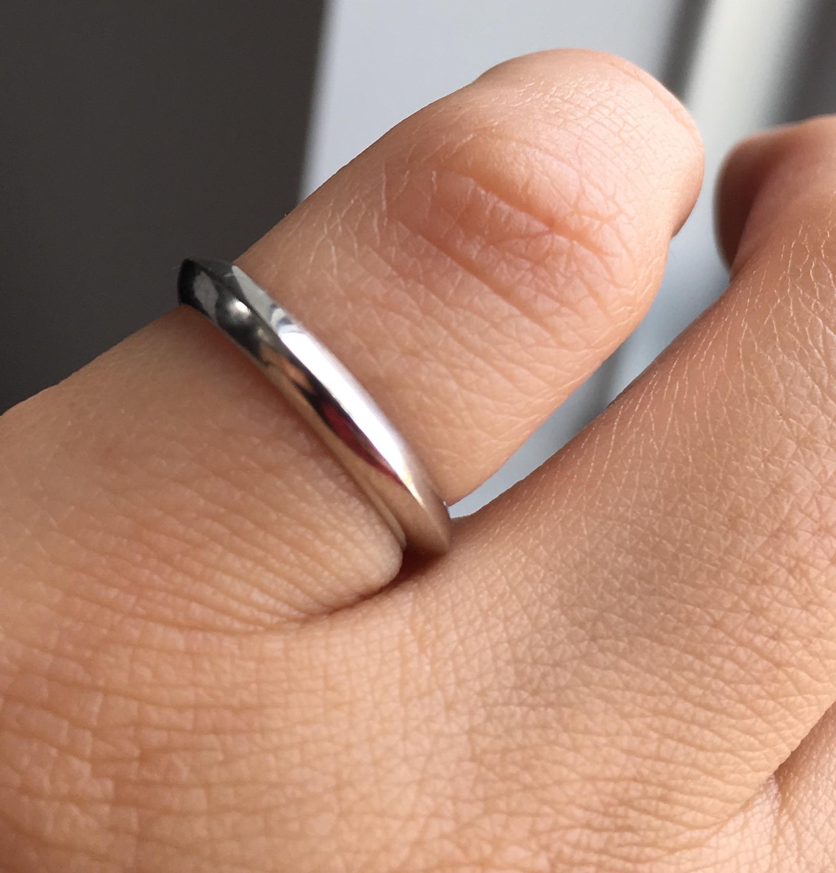 Tiffany & Co. 3mm Knife-Edge Platinum Wedding Band In Stock In Excellent Condition For Sale In Boca Raton, FL