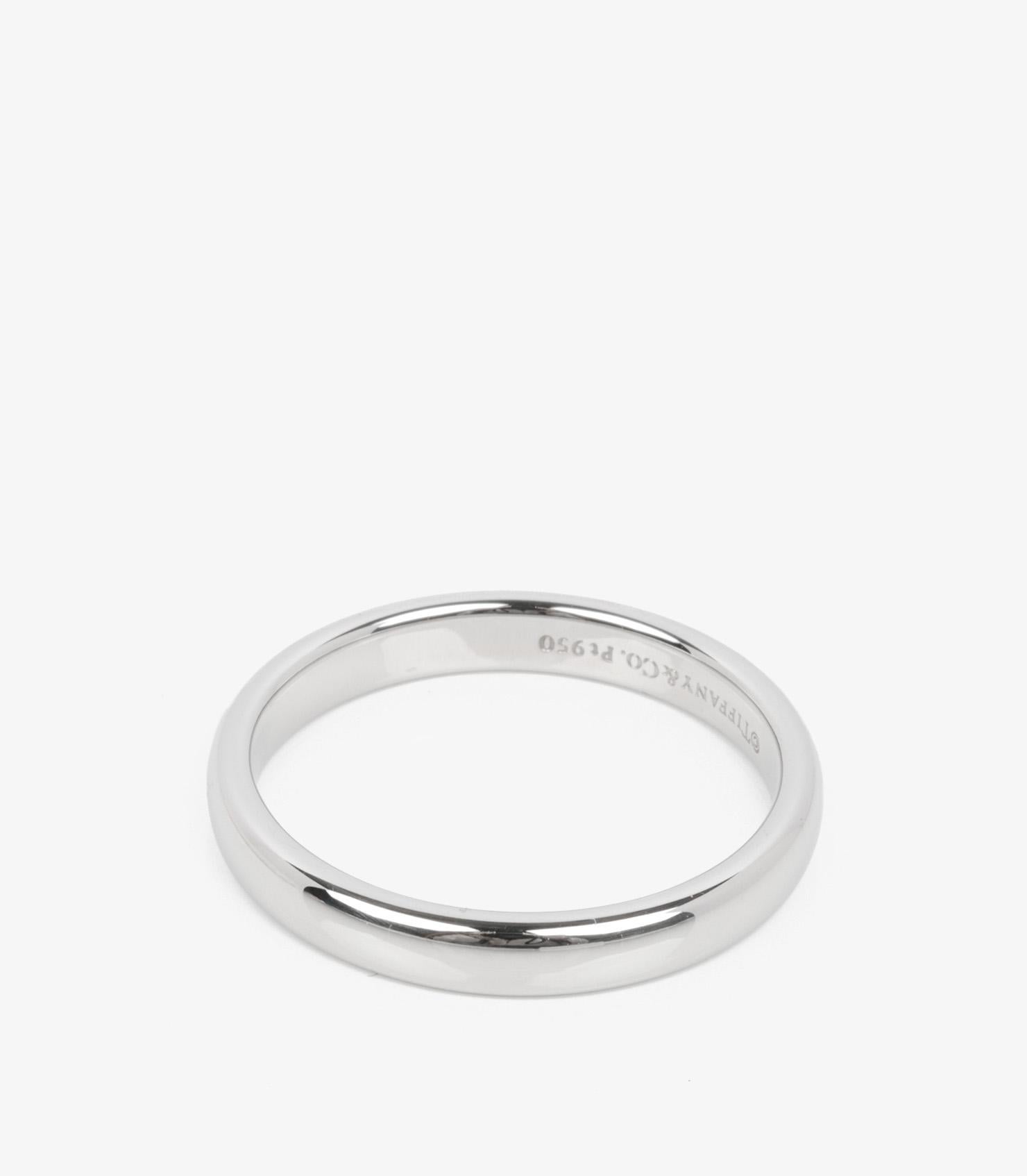 Tiffany & Co. 3mm Platinum Wedding Band Ring en Excelente estado para la venta en Bishop's Stortford, Hertfordshire