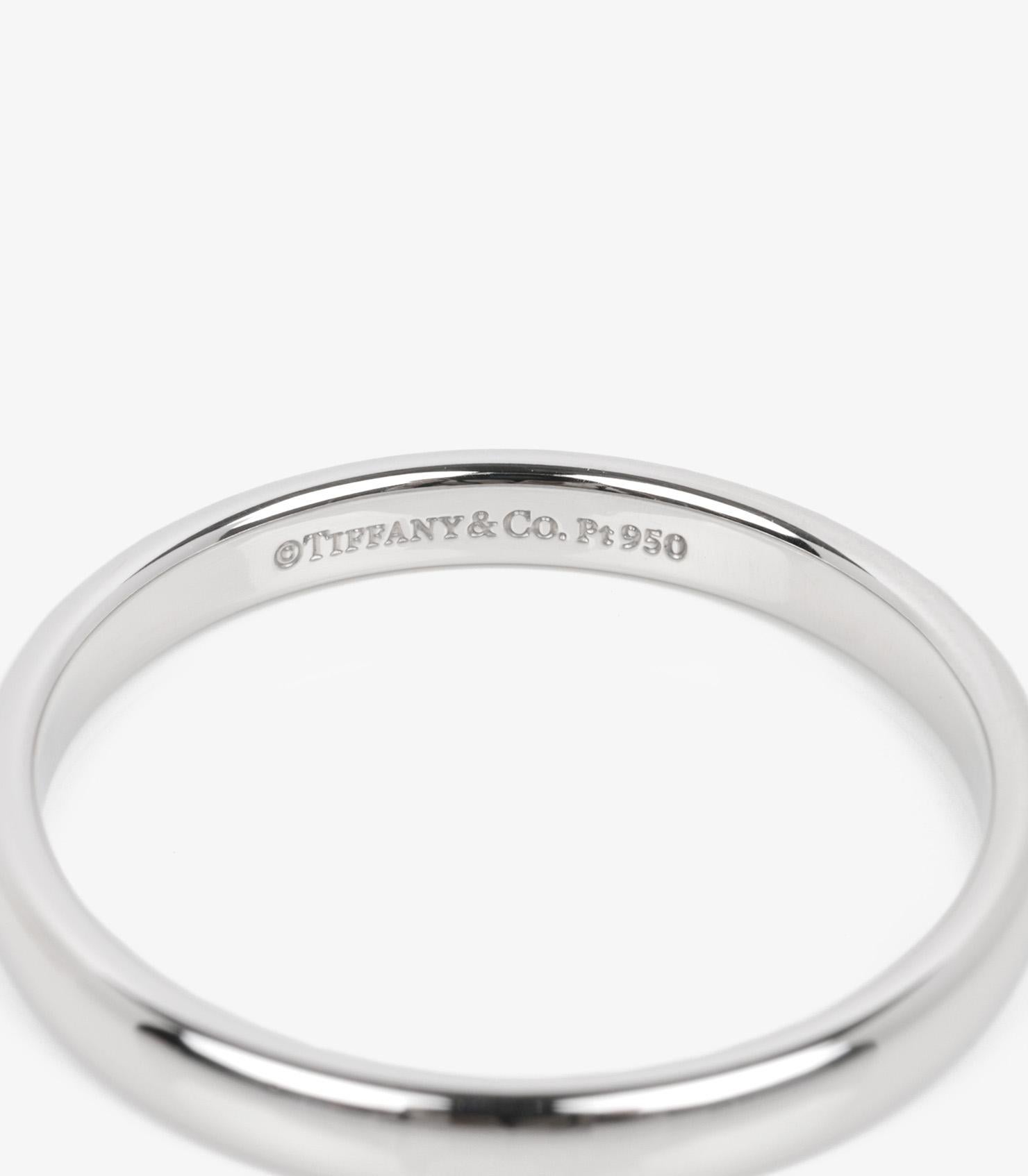 Tiffany & Co. 3mm Platinum Wedding Band Ring en Excelente estado para la venta en Bishop's Stortford, Hertfordshire