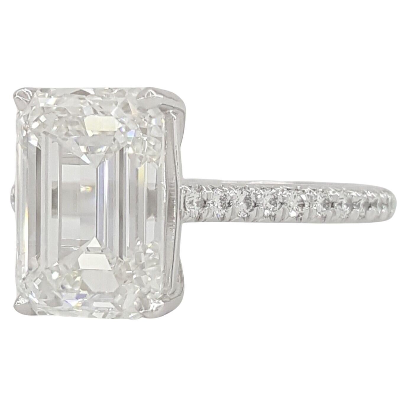 Tiffany & Co. Bague de fiançailles solitaire en platine avec diamant taille émeraude de 4 carats Excellent état - En vente à Rome, IT