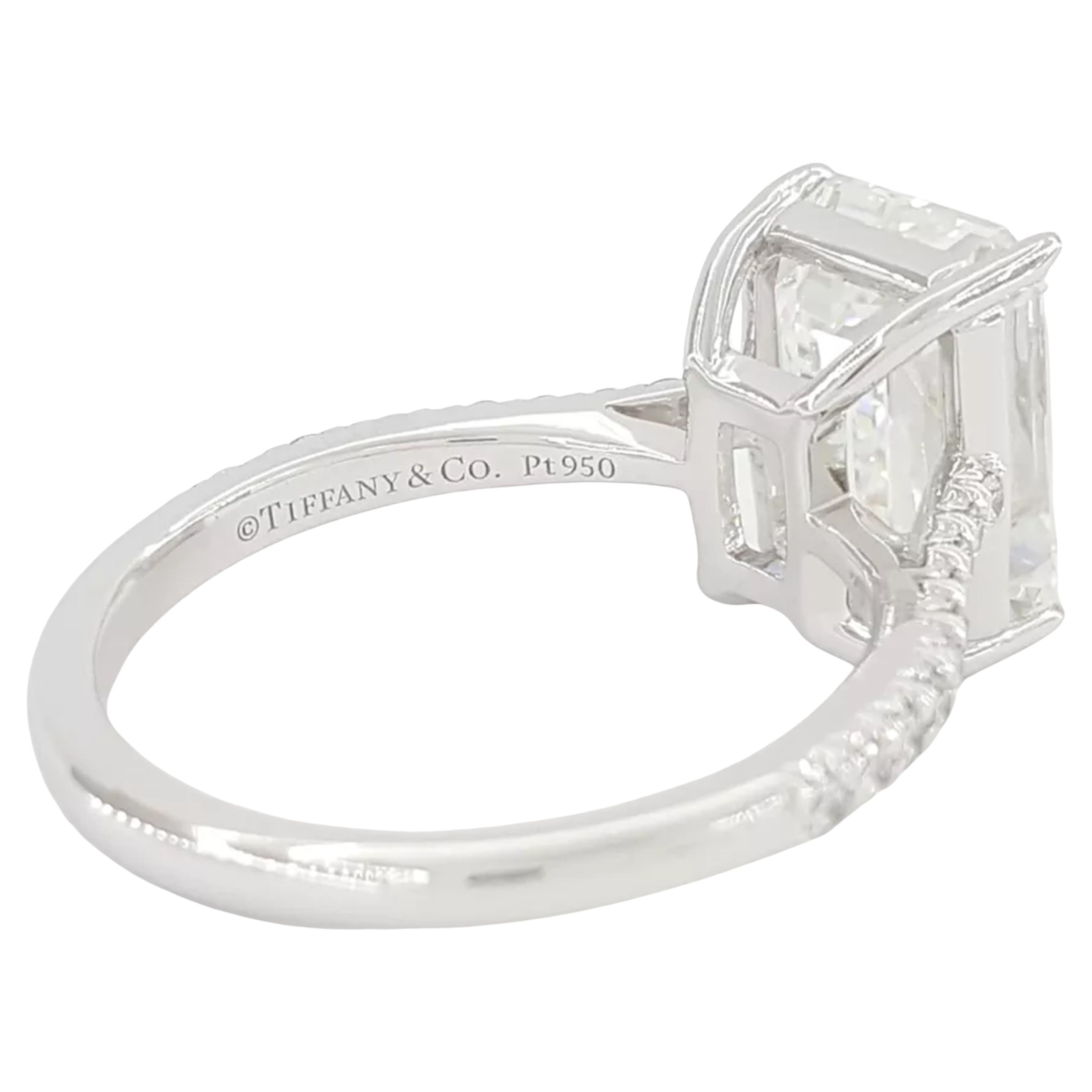 Tiffany & Co. 4 Carat Emerald Cut Engagement ring For Sale 1