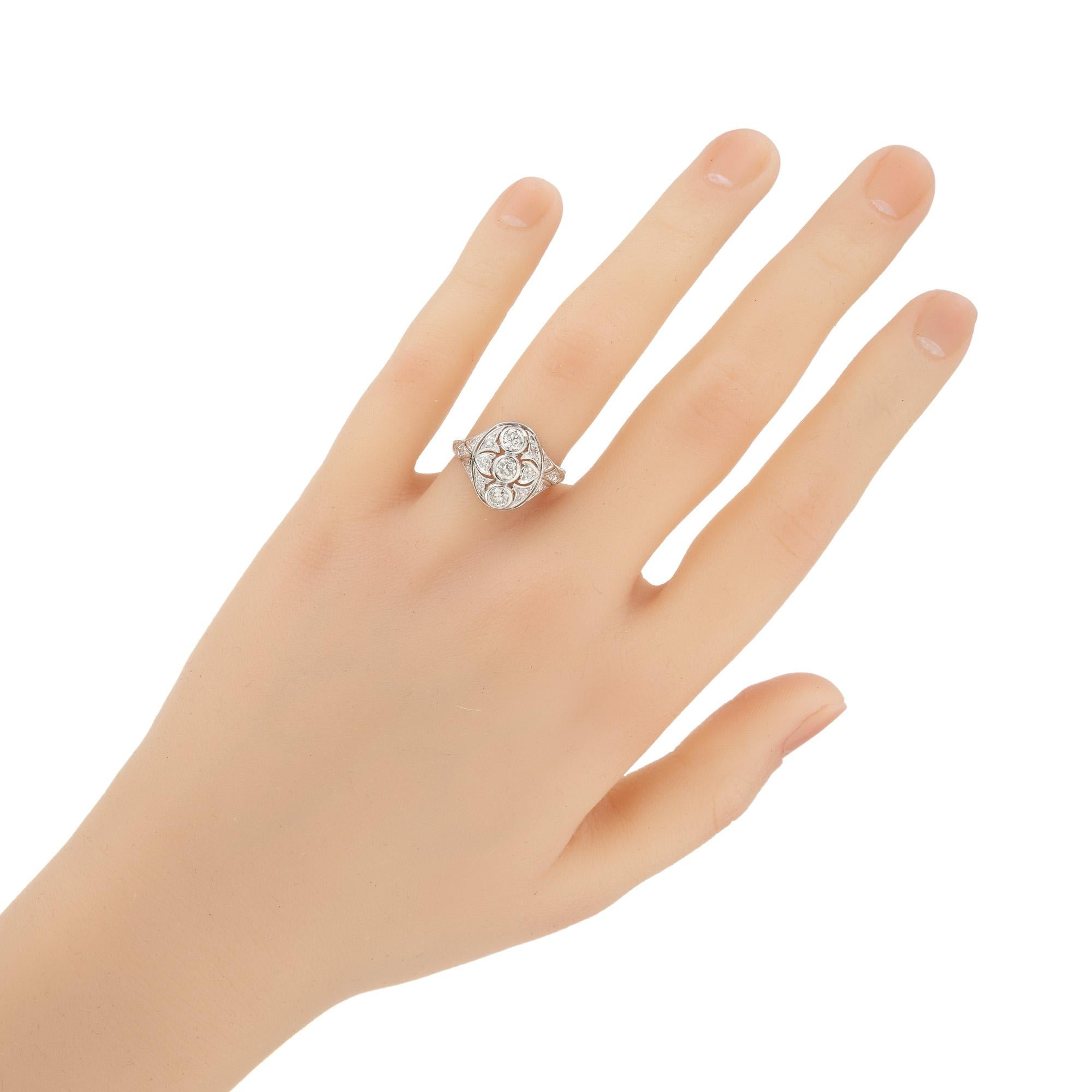 Tiffany & Co. Anillo de cúpula con filigrana de platino y diamantes europeos antiguos de 0,40 quilates en venta 2