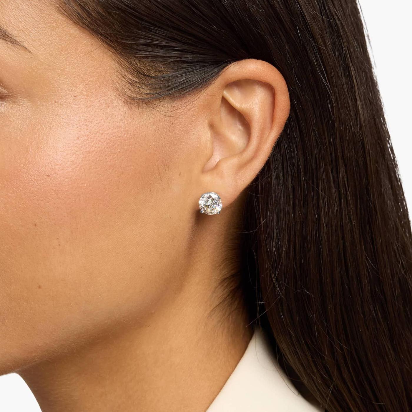 Tiffany & Co. 4,08ct GIA Orecchini con diamanti tondi brillanti naturali in platino In condizioni ottime in vendita a Aventura, FL