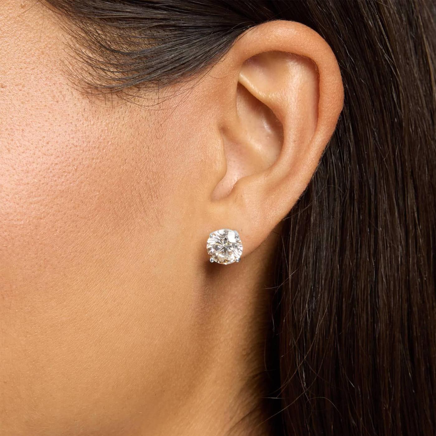Donna Tiffany & Co. 4,08ct GIA Orecchini con diamanti tondi brillanti naturali in platino in vendita