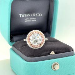 Tiffany & Co., anello di fidanzamento con diamante e diamante rosa a forma di soletta da 4,17 carati