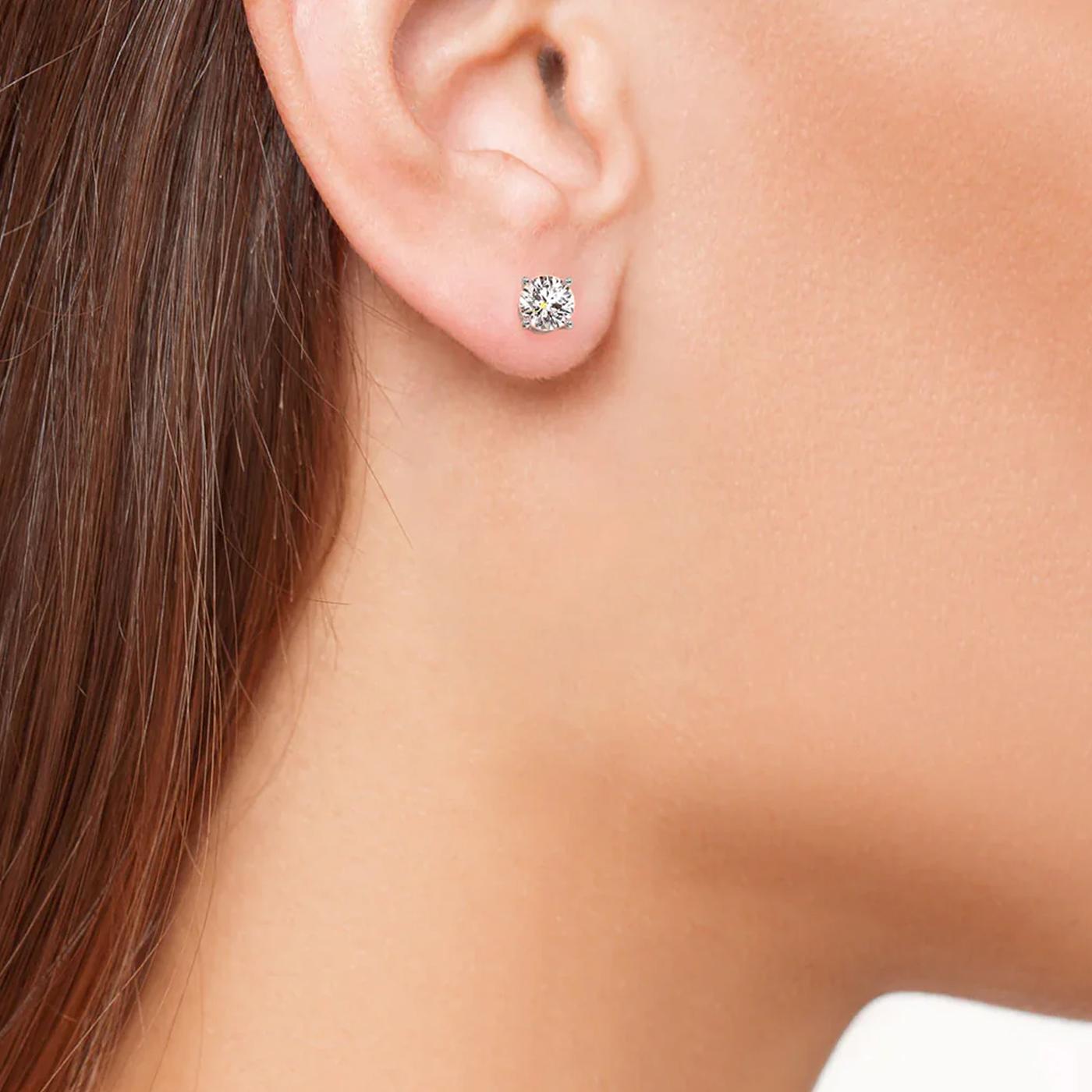 4,19ct GIA Natürlicher Runder Diamant Ohrstecker Ohrringe  Tiffany Stil 4 Zacken Platin im Zustand „Hervorragend“ im Angebot in Aventura, FL