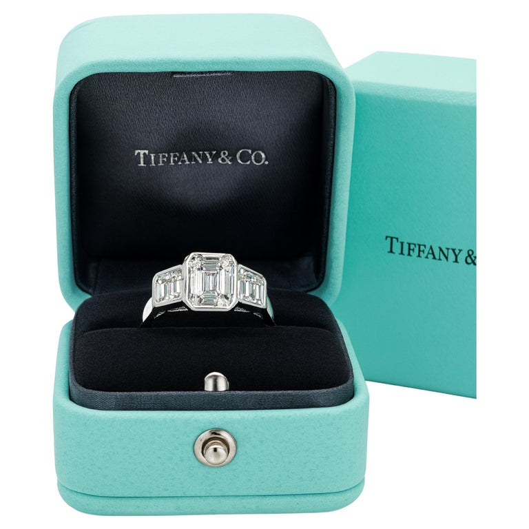 Tiffany and Bague à trois pierres en platine avec diamant