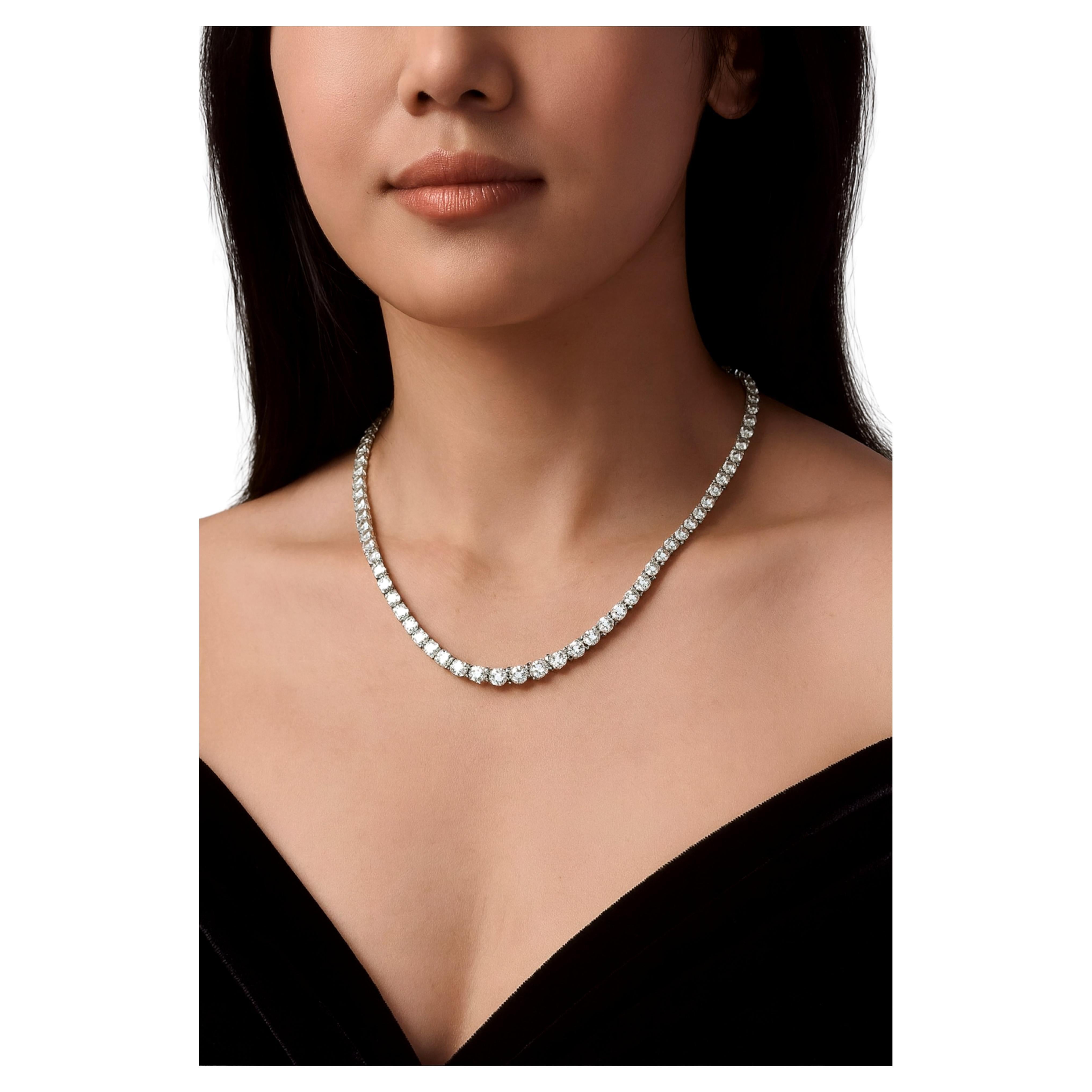 Tiffany & Co. Collier de diamants gradués en platine - 43,13 CTW

Chef-d'œuvre époustouflant de Tiffany & Co, cet exquis collier gradué est réalisé en platine luxueux et serti de 114 diamants ronds de taille brillant, totalisant un impressionnant