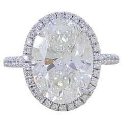 Tiffany & Co. 4.38 Carat Soleste Oval Brilliant Cut Diamond Platinum Halo Ring (bague de halo en platine)