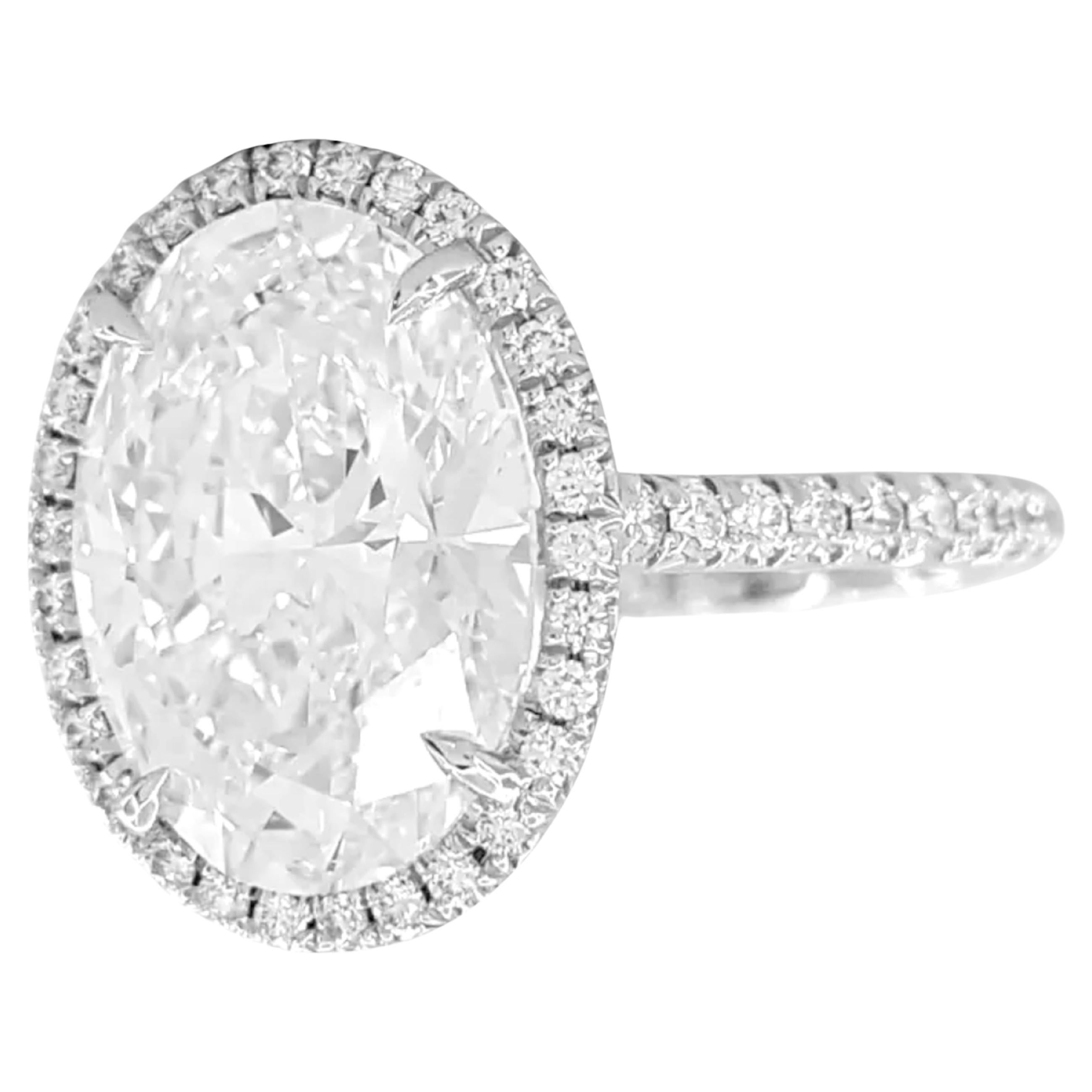 Tiffany & Co. 4.38 Karat. Soleste Verlobungsring mit ovalem Diamanten im Brillantschliff (Ovalschliff) im Angebot