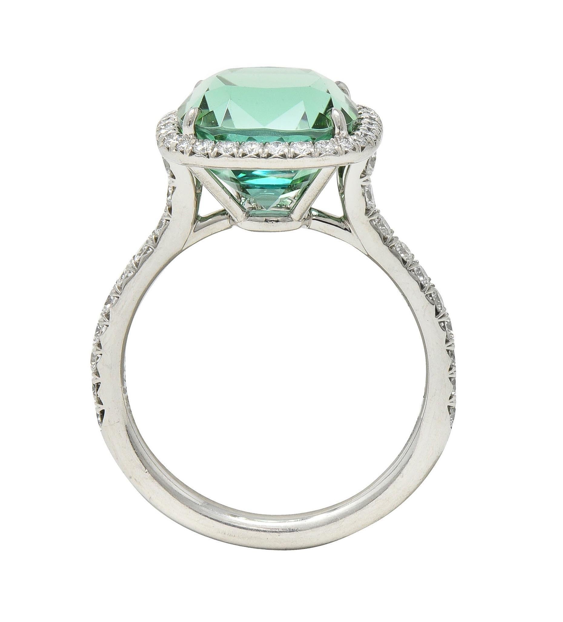 Tiffany & Co. 4,38 quilates Turmalina verde Diamante Platino Soleste Halo Anillo en venta 4