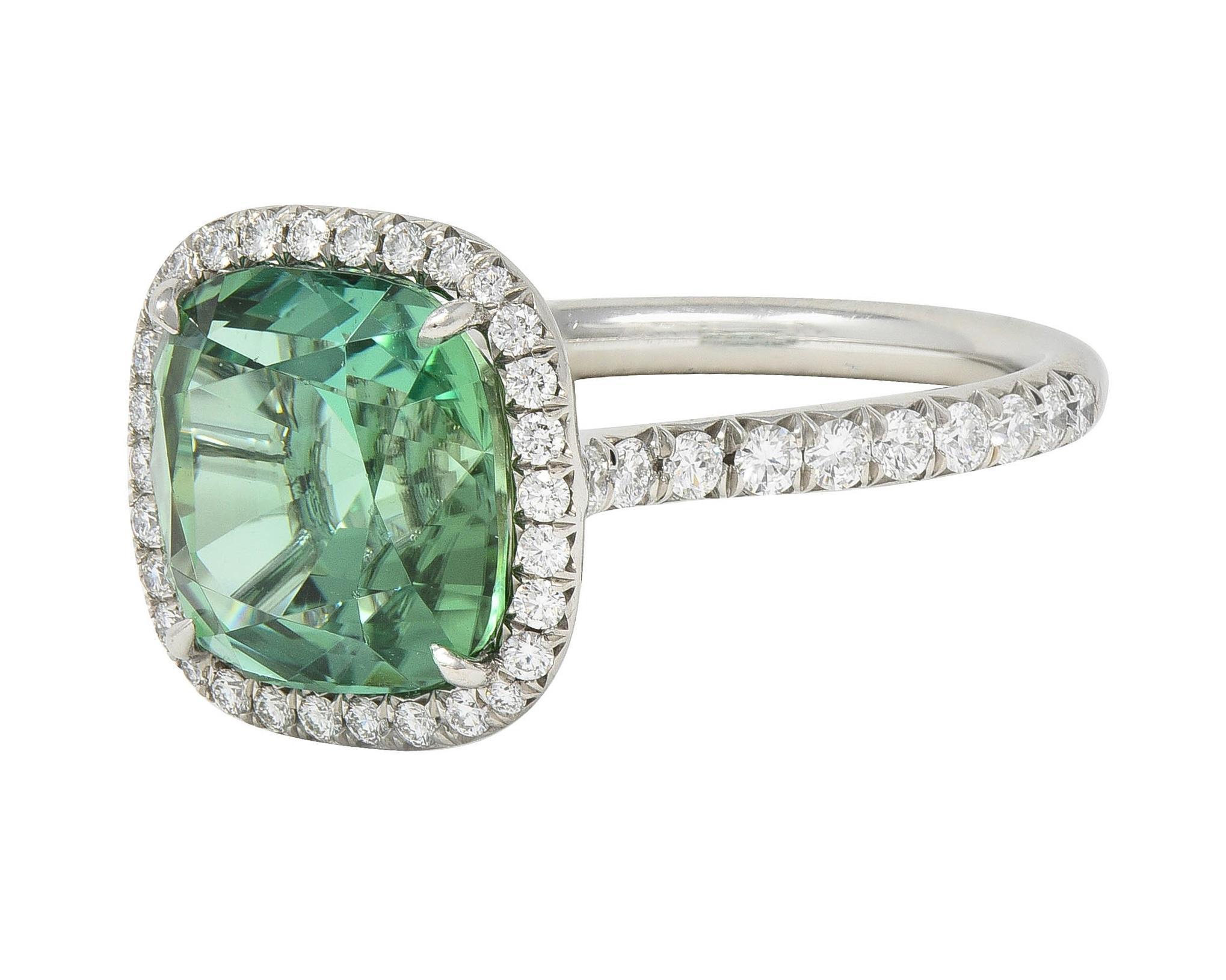 Tiffany & Co. 4,38 quilates Turmalina verde Diamante Platino Soleste Halo Anillo Contemporáneo en venta