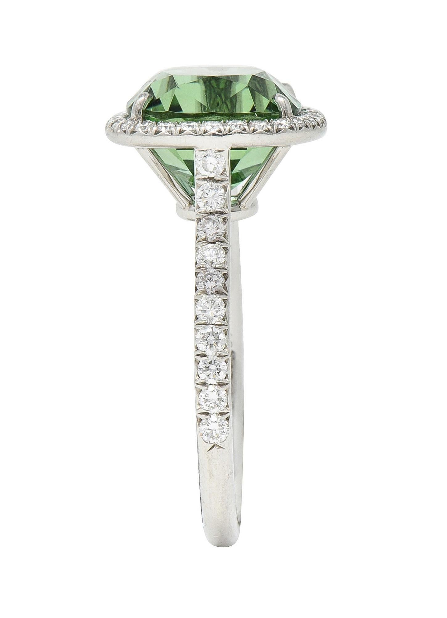 Tiffany & Co. 4,38 quilates Turmalina verde Diamante Platino Soleste Halo Anillo en Excelente estado para la venta en Philadelphia, PA