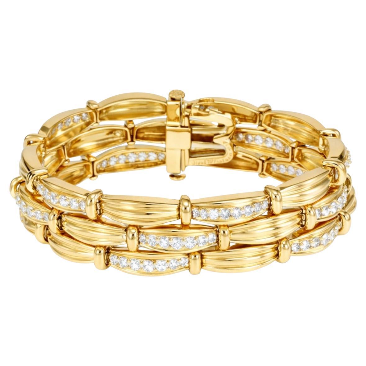 Tiffany 
Co. 4.45 Carat Diamond Triple Row Curved Link Bracelet in vendita