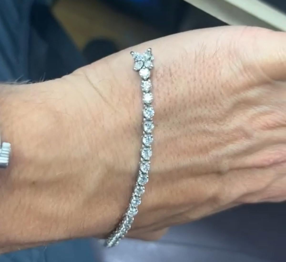 Contemporain Tiffany & Co. Bracelet Victoria en platine avec diamants de 4.49 carats en vente