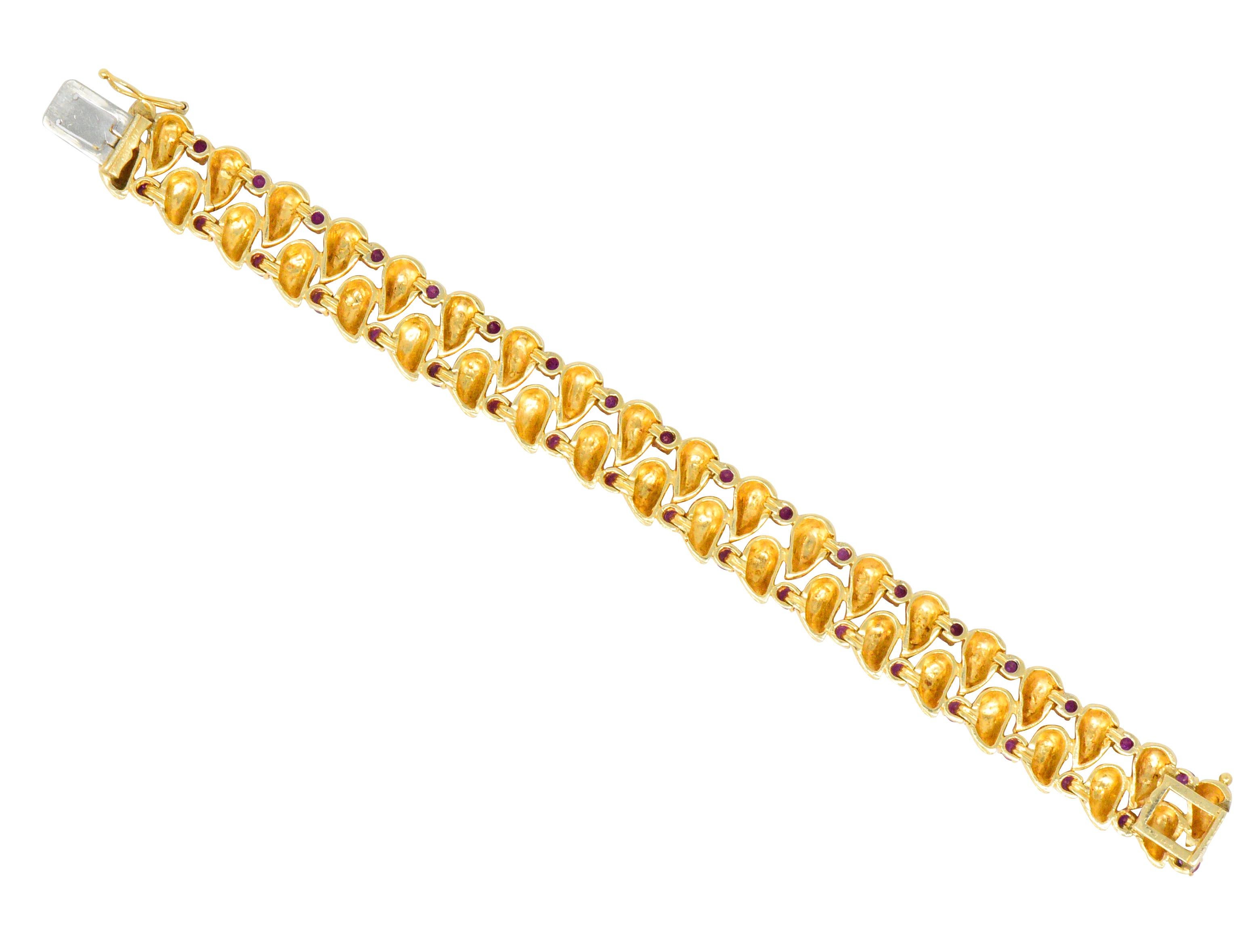 Women's or Men's Tiffany & Co. 4.56 Carat Ruby 18 Karat Gold Link Bracelet