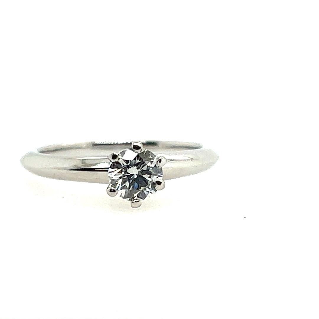 Taille ronde Tiffany & Co .46 Carat GIA Certified H VS2 Round Natural Diamond Engagement Ring (Bague de fiançailles diamant rond naturel certifié GIA H VS2) en vente