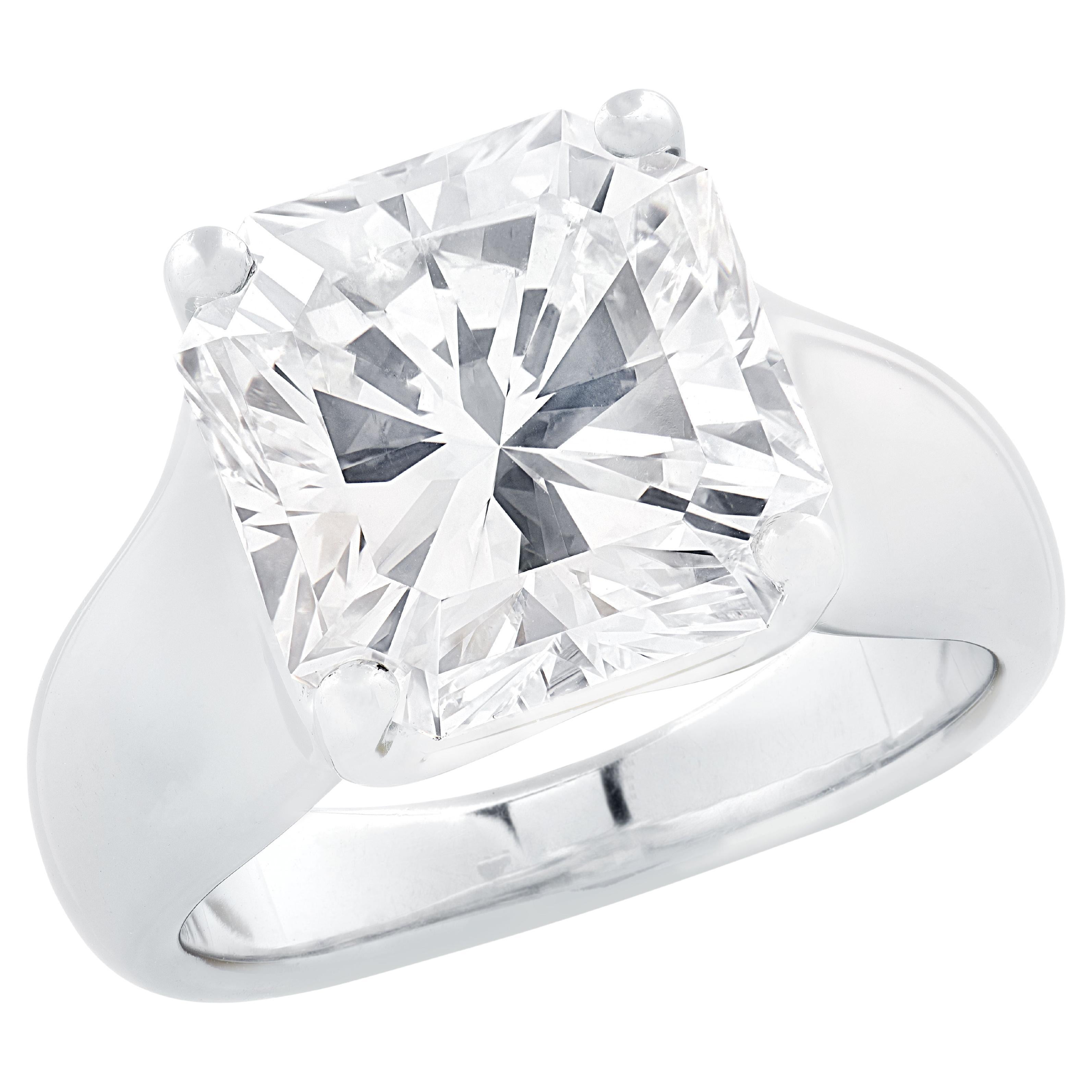 Anillo de compromiso de diamantes talla lúcida de 4,87 quilates Tiffany & Co. en venta