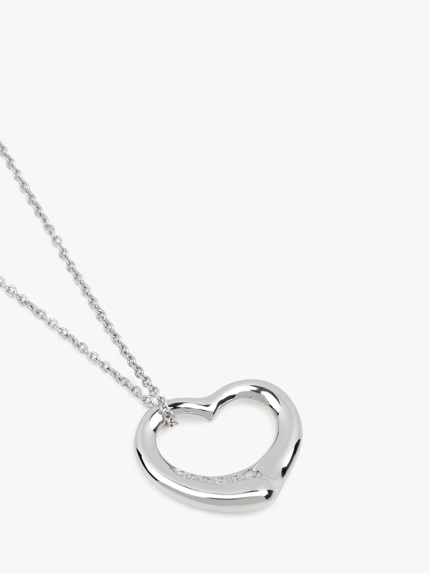 Tiffany & Co. 5 diamanti in platino 16 mm Elsa Peretti for Tiffany & Co.

Dettagli del prodotto
Xupes Ref: J1558
Marchio: Tiffany & Co.
Model: Ciondolo a cuore aperto con 5 diamanti da 16 mm
Tipo: Collana
PREZZO DI VENDITA: 2.275 EURO
Materiale(i):