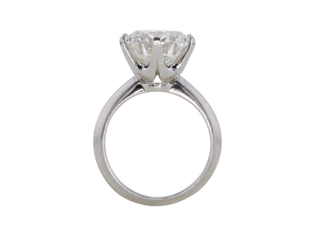 Designer:
Tiffany & Co.


Titel:
Tiffany & Co 5,25 Karat Runder Brillant I VS1 Diamant Weiß Platin Verlobungsring


Stil:
Verlobung


Metall:
Weißes Platin


Edelstein 1:
5,25 Karat Diamant


Anzahl von Steinen:
1


Farbe:
I


Klarheit:
VS1


Die