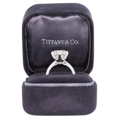 Tiffany & Co. Anello di fidanzamento in platino con diamante tondo brillante I-VS1 da 5,25 carati