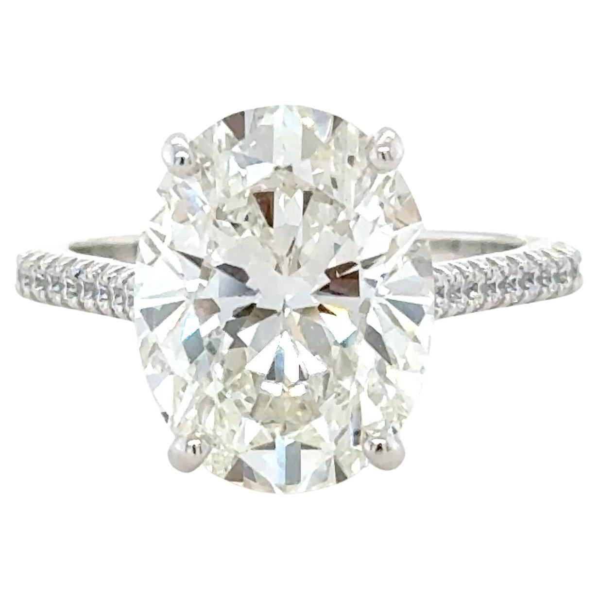 Tiffany & Co., Anillo de compromiso "Novo" de diamantes talla brillante oval de 5,26 quilates en venta