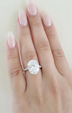 Tiffany & Co. 5.26 Ct. Anello di fidanzamento con diamante a taglio ovale Brilliante