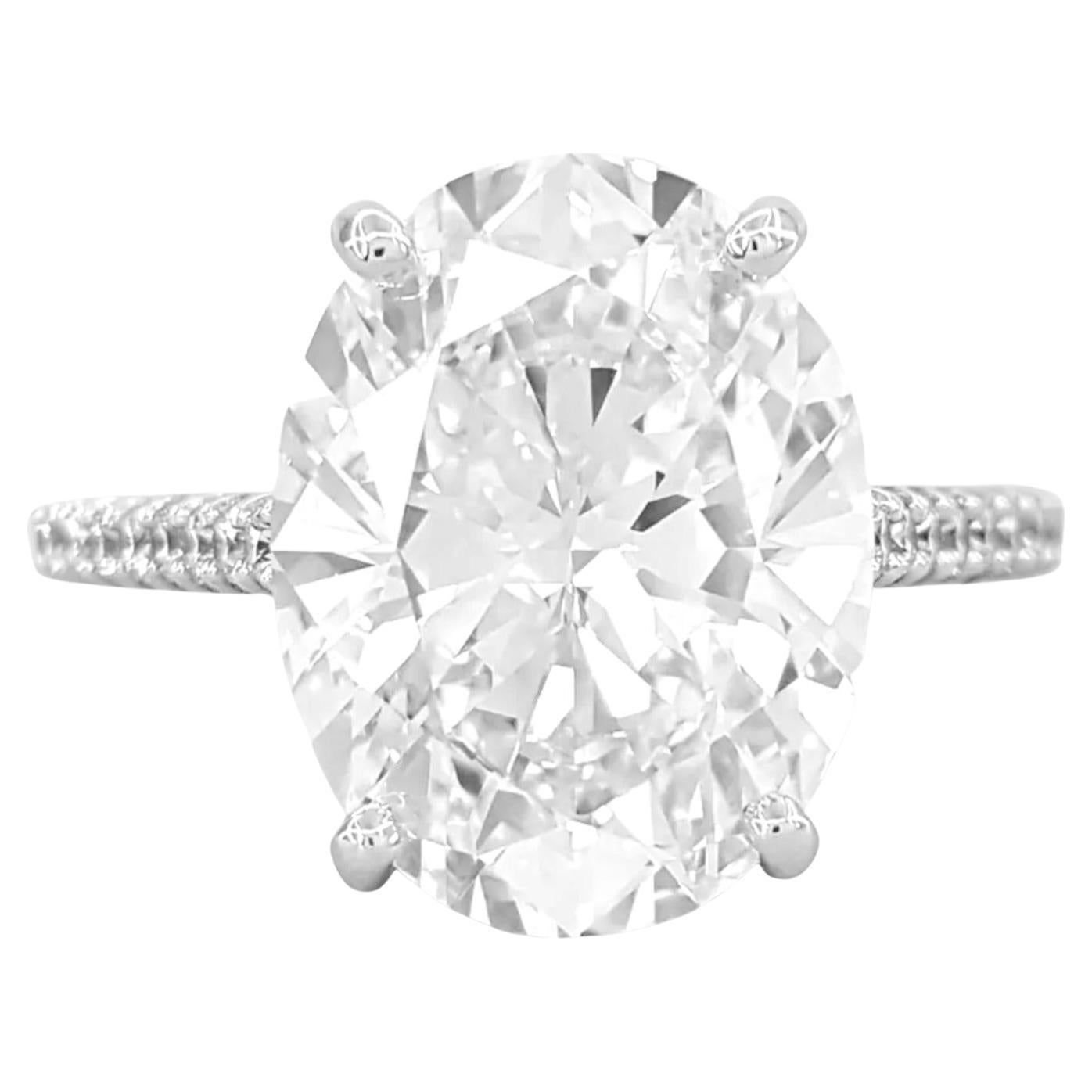 Tiffany & Co. 5.26 Karat. Diamant-Verlobungsring mit ovalem Brillantschliff