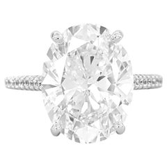 Tiffany & Co. 5.26 ct. Bague de fiançailles avec diamant ovale taillé en brillant