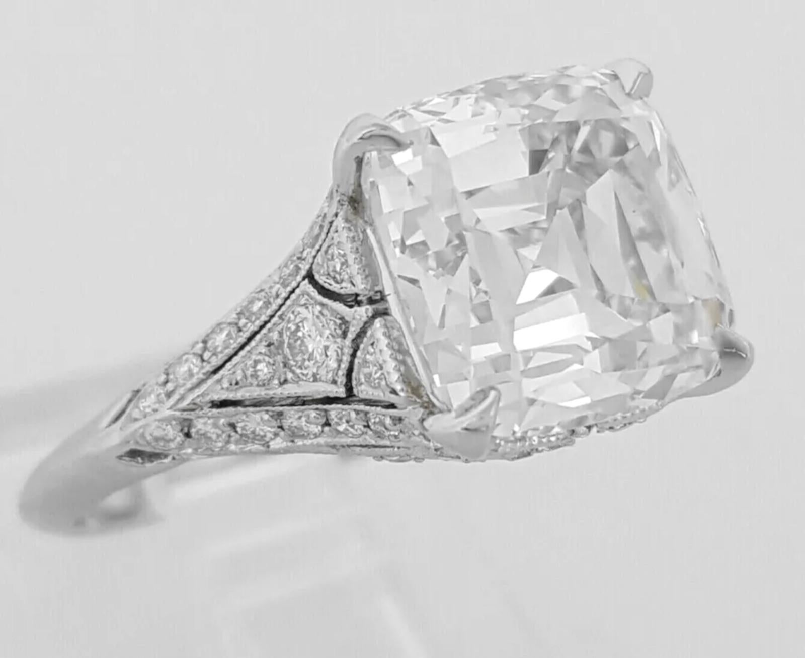 Tiffany & Co. Diamantring, 5,35 Karat Platin Legacy Cushion Brillantschliff, Diamantring für Damen oder Herren im Angebot