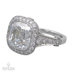 Anillo de compromiso de diamantes en cojín de 5.56 quilates Tiffany & Co.