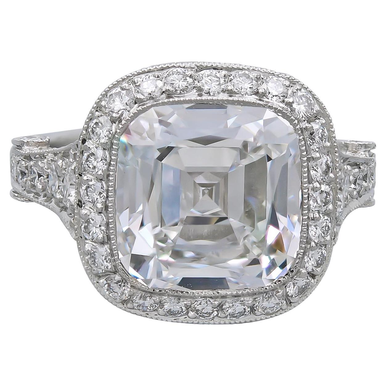 Verlobungsring von Tiffany & Co. mit 5,56 Karat Diamant im Kissenschliff