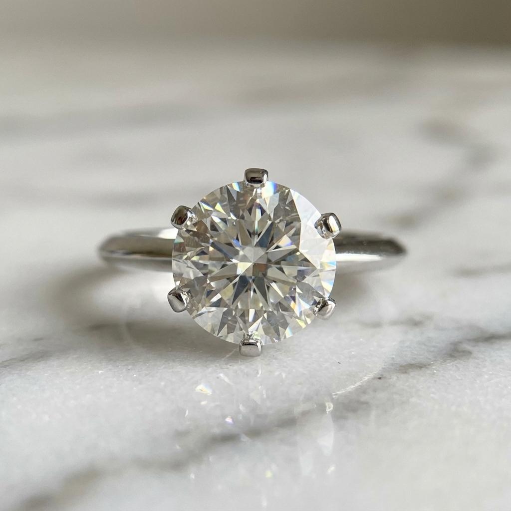 Taille ronde Tiffany & Co. Bague de fiançailles solitaire en platine à 6 branches, 3,14 ct en vente