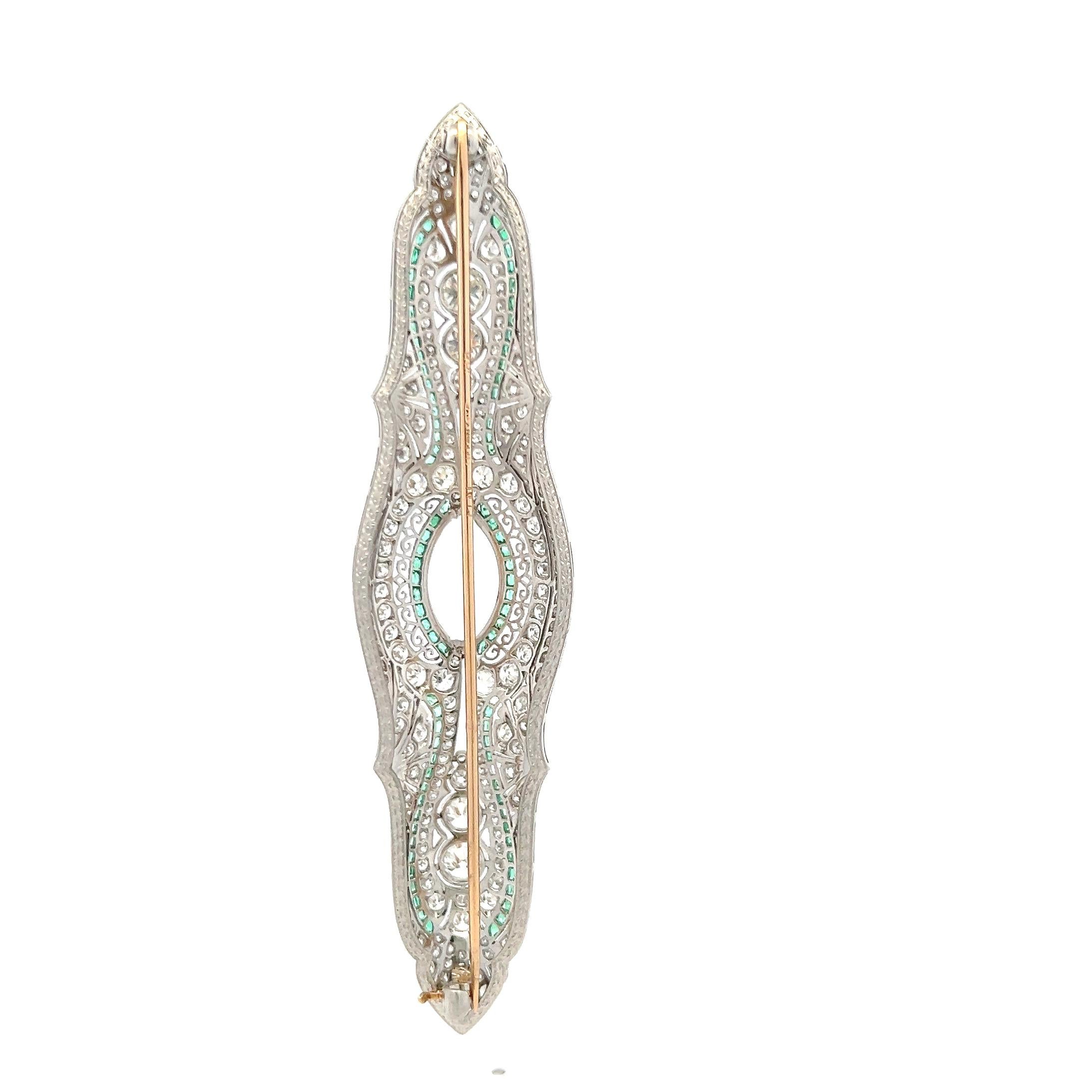 Alfiler de platino con diamante redondo de 6,00 quilates y esmeralda de 1,50 quilates Tiffany & Co. Corte mixto en venta