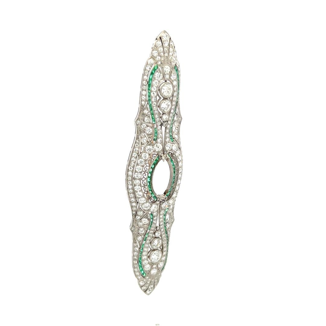 Alfiler de platino con diamante redondo de 6,00 quilates y esmeralda de 1,50 quilates Tiffany & Co. en venta 2