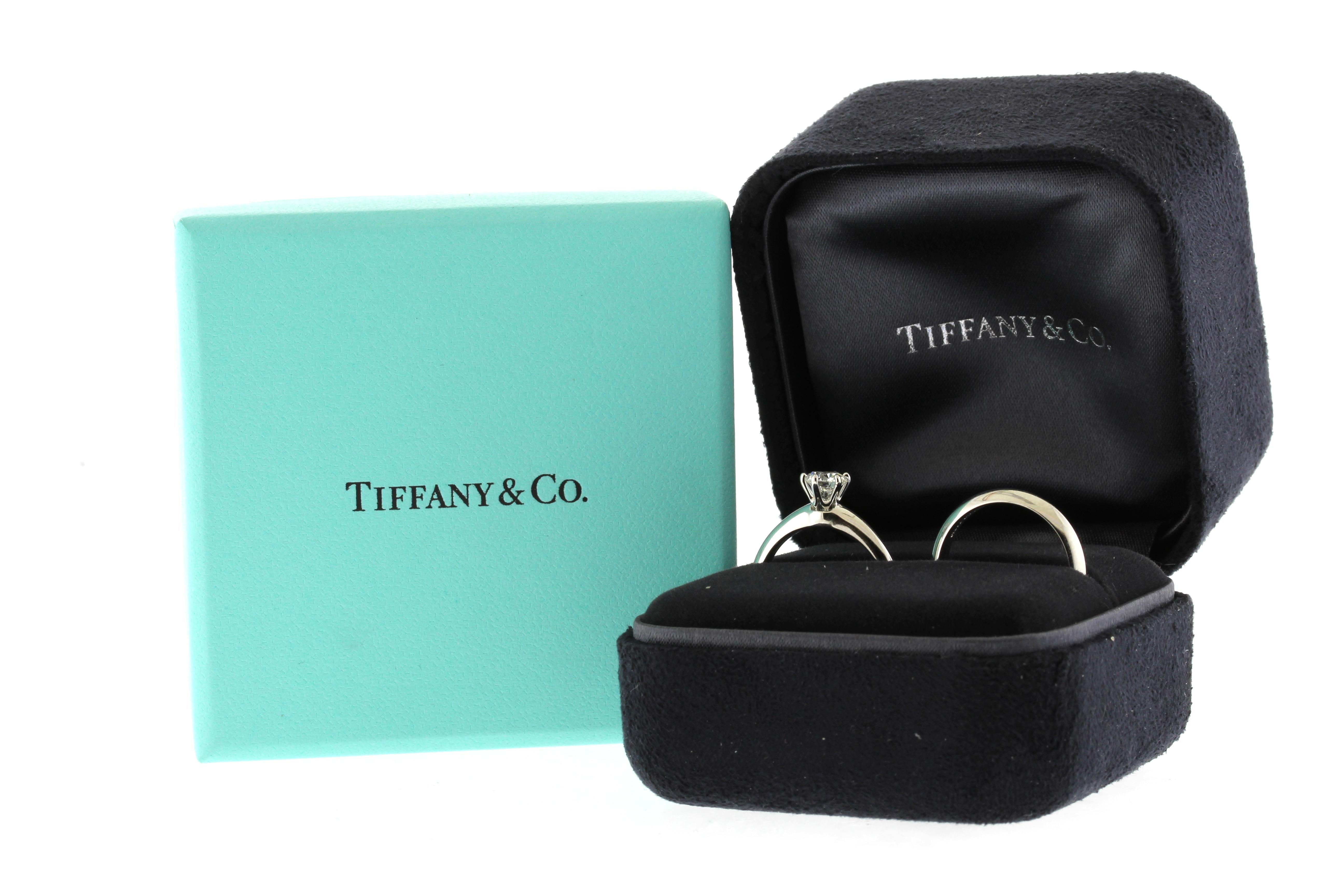 Tiffany & Co. .61 Carat Diamond Knife Edge Engagement Ring and Wedding Band Excellent état - En vente à Bethesda, MD