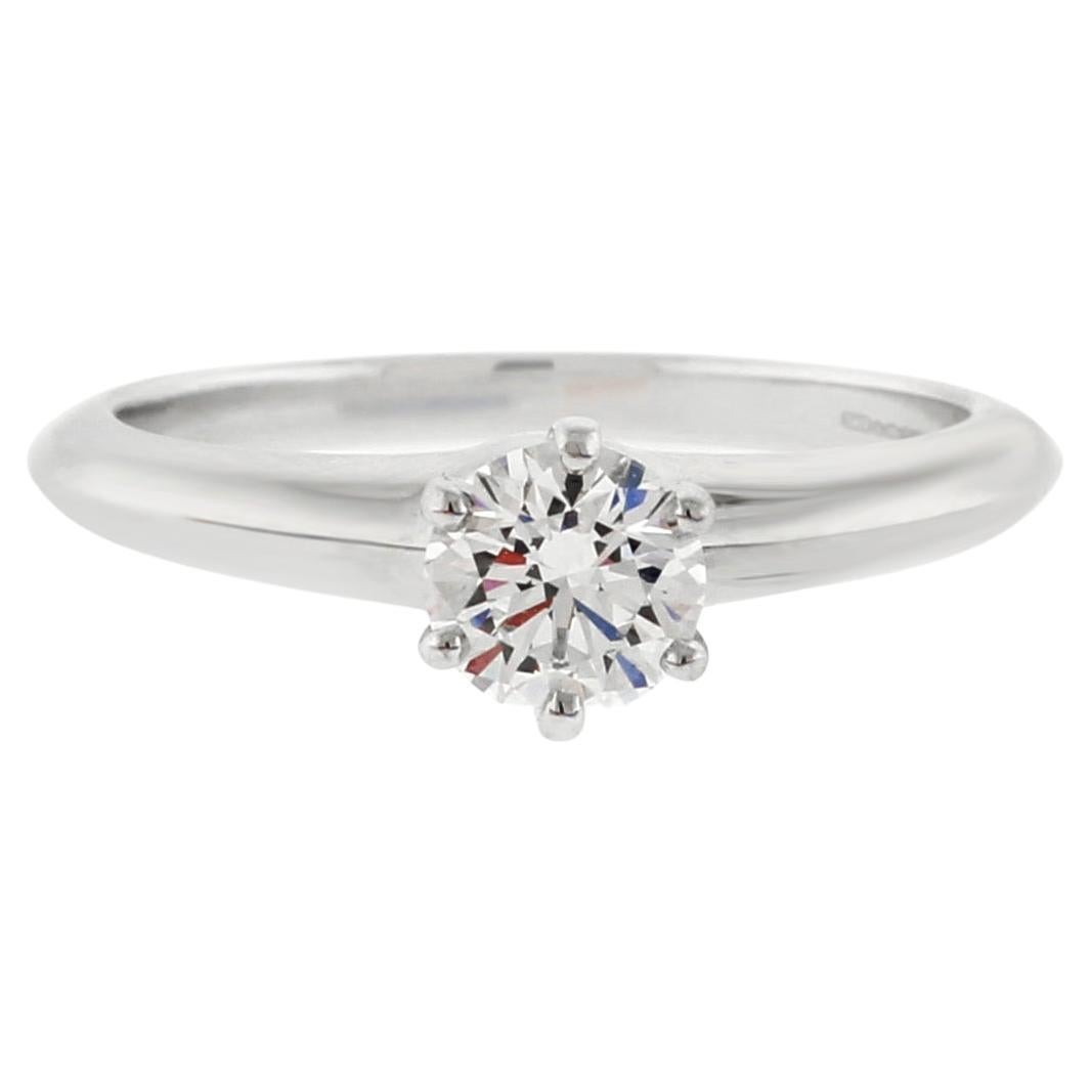 Tiffany & Co. .61 Karat Diamant-Verlobungsring und Ehering mit Messerkante